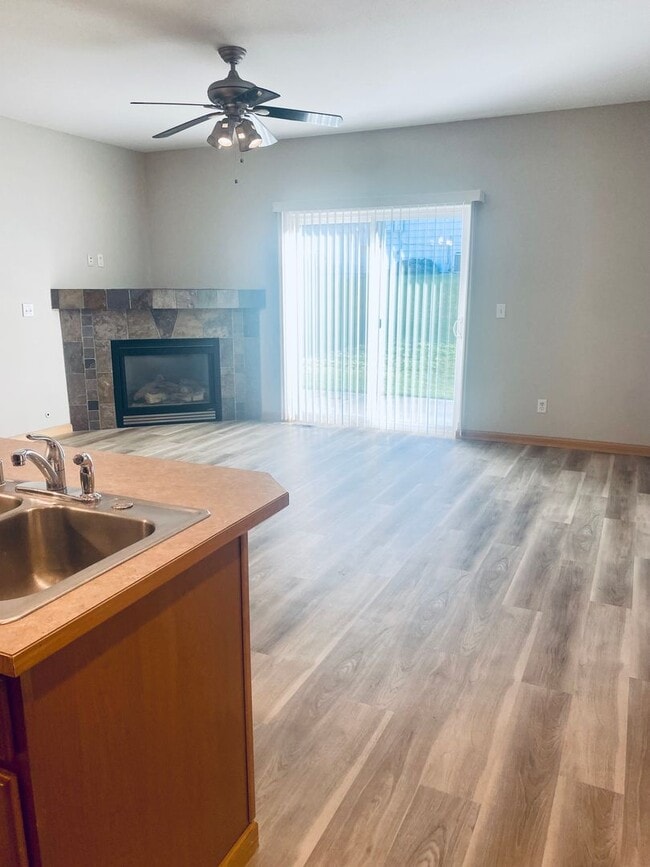 Building Photo - 512