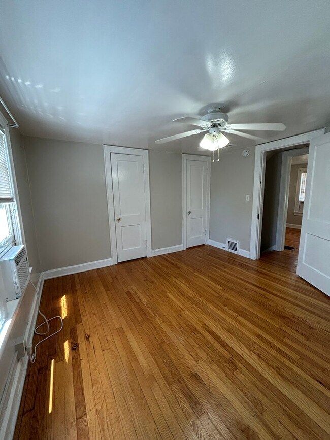 Building Photo - Charming 4-Bed Home with Fireplace & Hardw...
