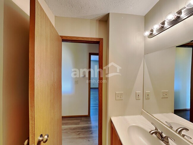 Building Photo - 5486 Avonhurst Ct