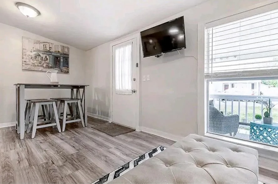 Building Photo - 228 W Jean St