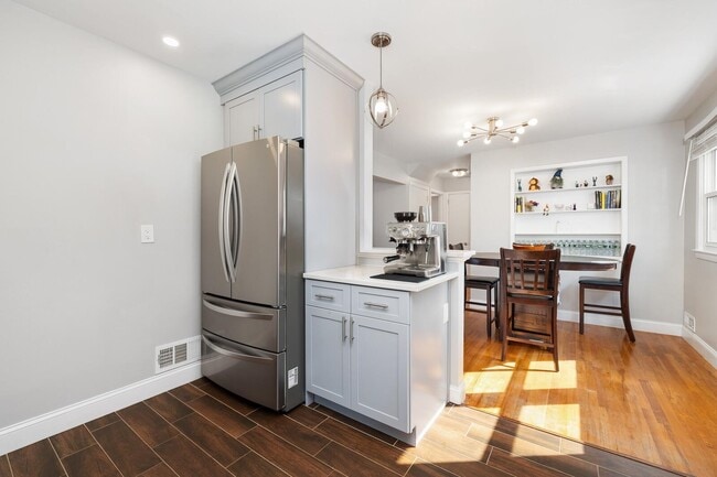 Building Photo - 47 Blondel Dr