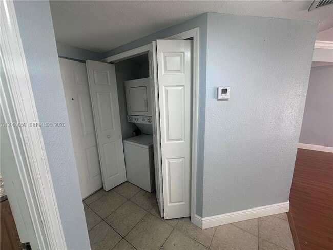 Building Photo - 8290 Lake Dr