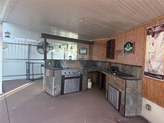 Building Photo - 16700 NW 72nd Ct