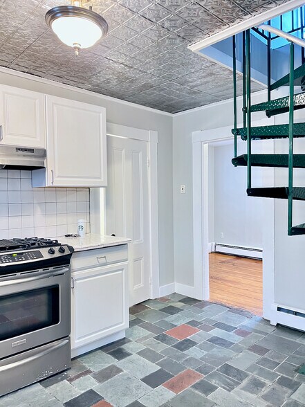 Building Photo - 252 Walden St