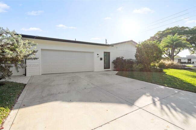 Building Photo - 3540 NE 28th Ave