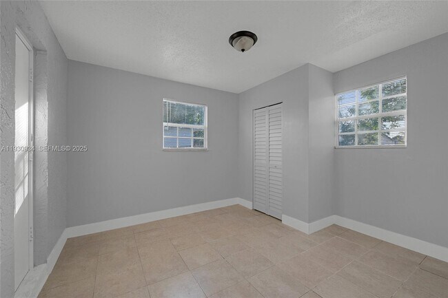 Building Photo - 2641 NW 44th Ave