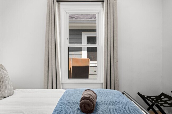 Building Photo - 1215 N Warman Ave