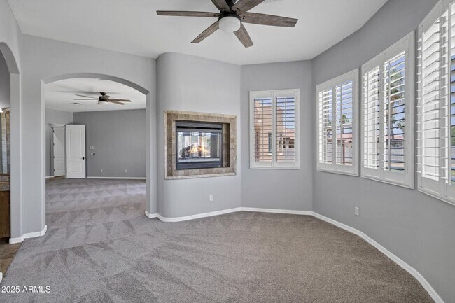 Building Photo - Gilbert 4 Bed & 3 Bath on HUGE LOT - Acre+...