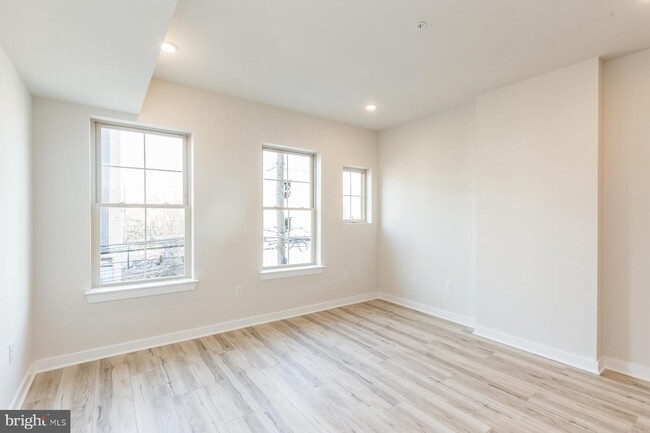 Living Room - View 3 - 2039 N 3rd St