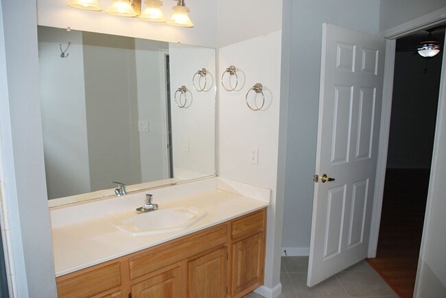 Building Photo - 1 bedroom townhouse in Tanamera
