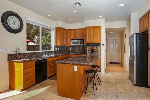 Building Photo - 657 Oakwood Creek Pl