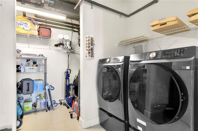 Building Photo - 150 E Robinson St