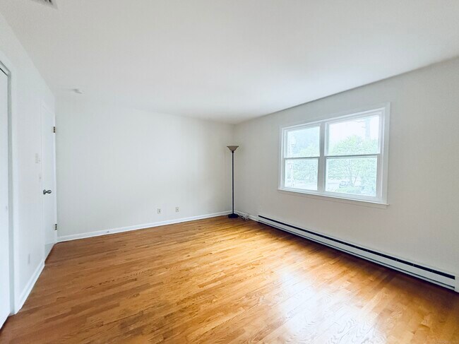 Building Photo - 162 Seaside Ave