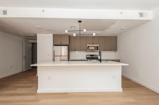 Building Photo - 401 Jackson St