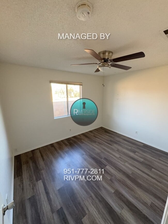 Building Photo - Centrally located Riverside home.