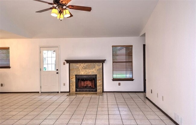 Building Photo - 6500 Luckenbach Ln