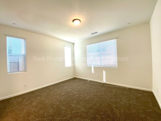 Building Photo - 4137 Beverly Ave