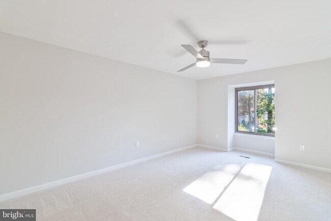Building Photo - 8748 Ridge Hollow Ct