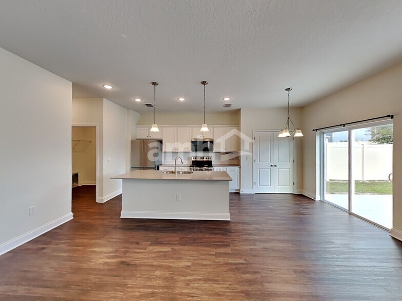 Building Photo - 6107 Little Blf Cir