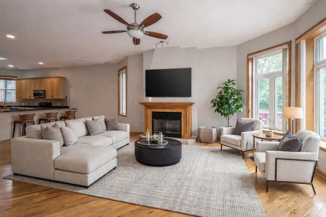 Building Photo - 4839 S Forrestville Ave