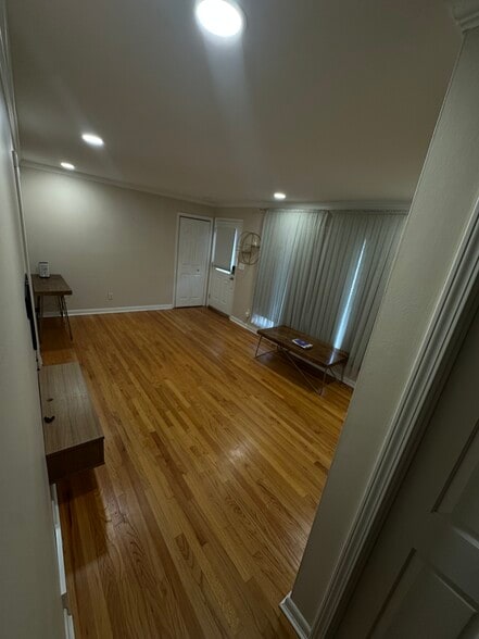 Living Room - 972 Cardwell St
