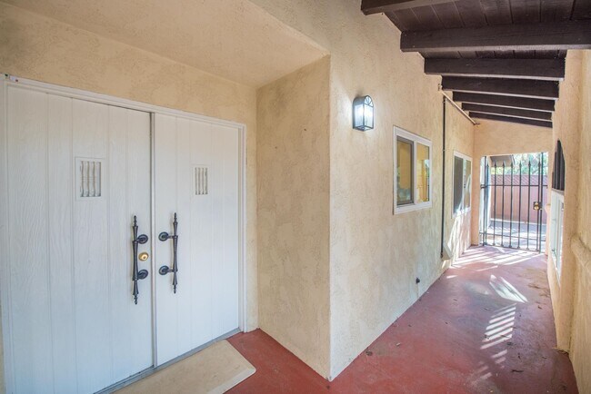 Building Photo - Anaheim Hills