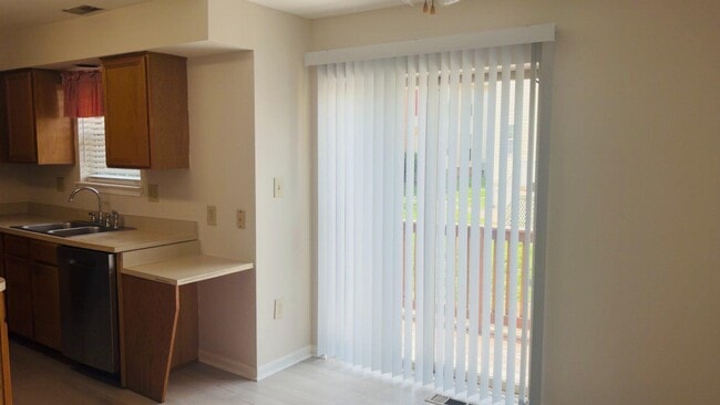 Building Photo - 6615 Buskin Ln