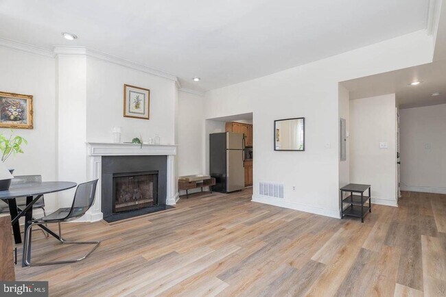 Building Photo - 558 N 16th St