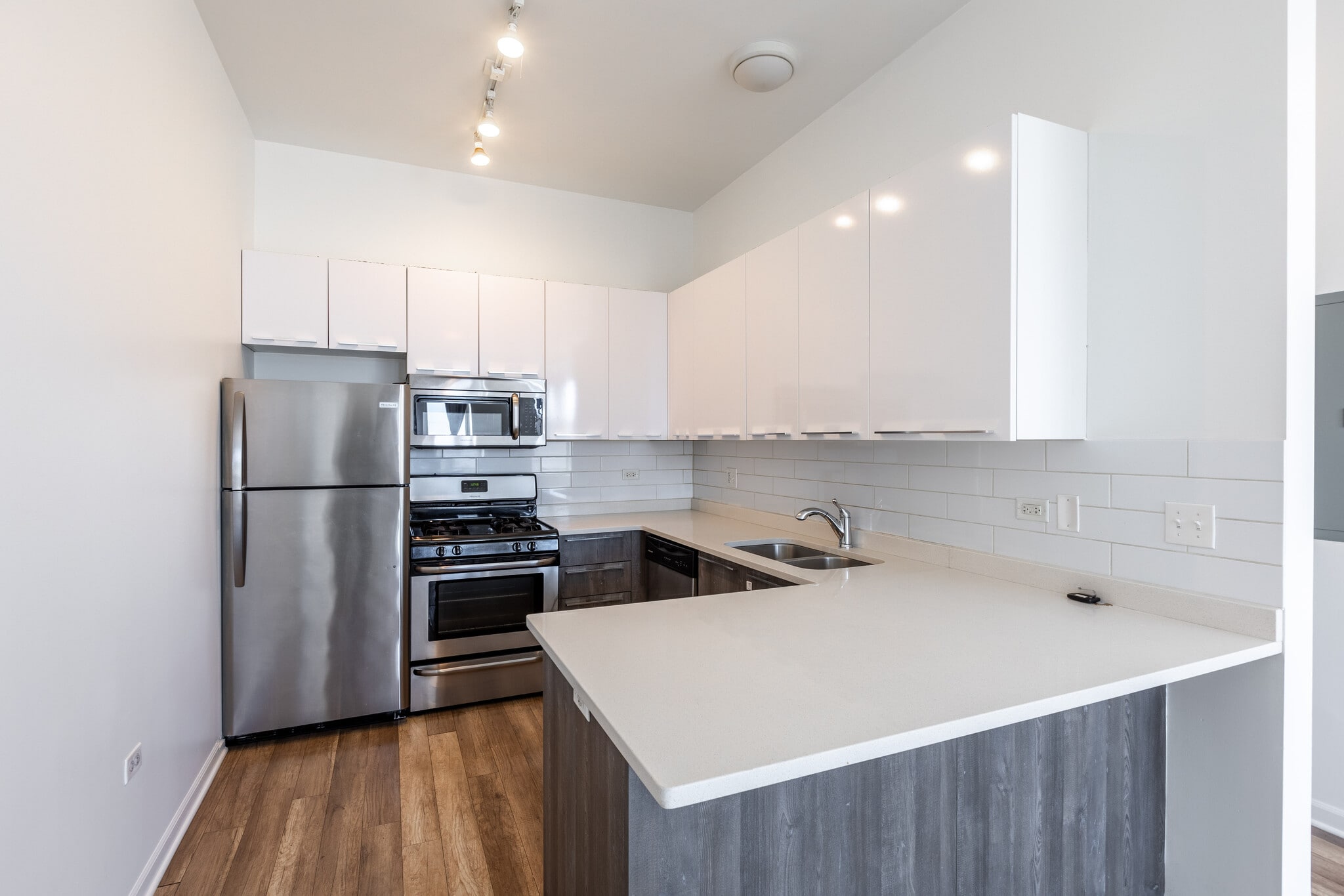 Building Photo - 2700 W North Ave