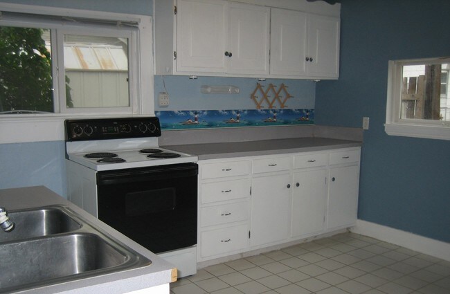 Building Photo - 542 S Garfield Ave