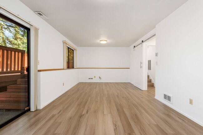 Building Photo - 10716 NE 144th Ct