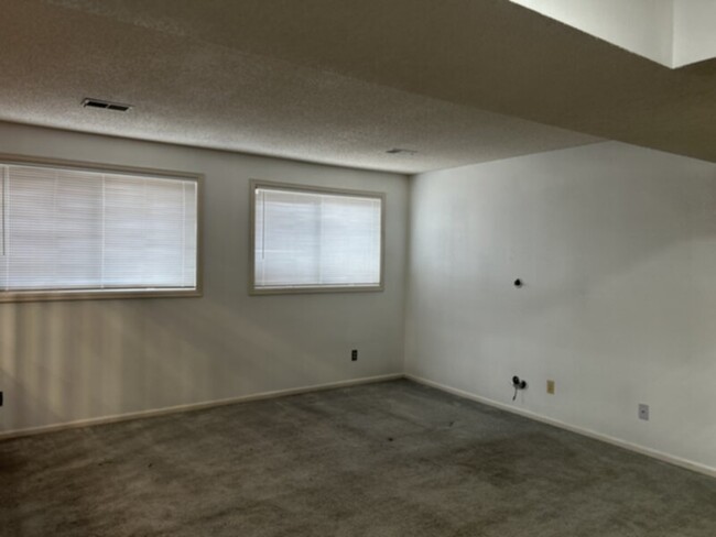 Building Photo - 4 bedrooms 3 bathrooms Aurora 6th and Laredo