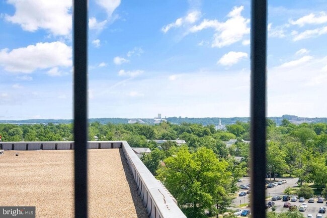 Building Photo - 6641 Wakefield Dr