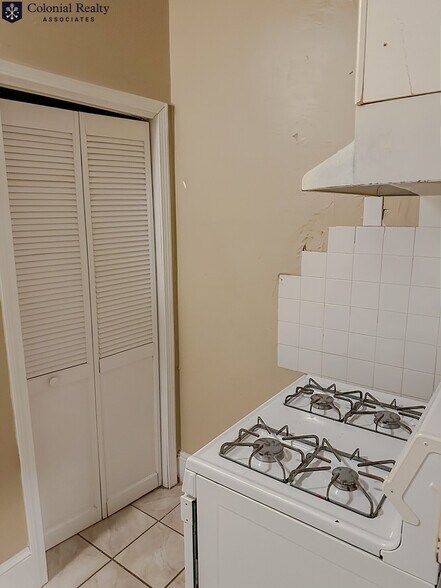 Building Photo - 74 Egmont St