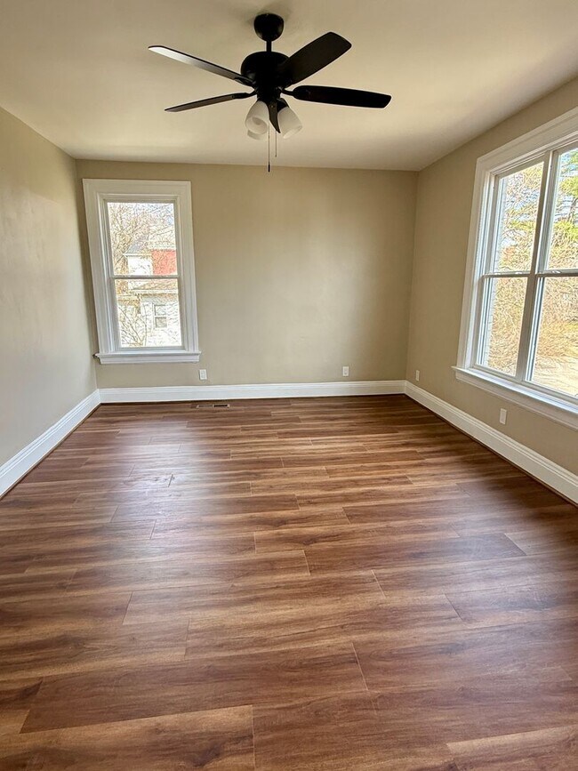 Building Photo - Newly Renovated, All Brand New, Huge 4 bedroom! Incline District