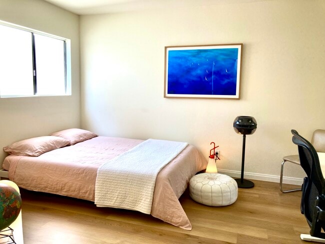 Building Photo - 2500 Abbot Kinney Blvd