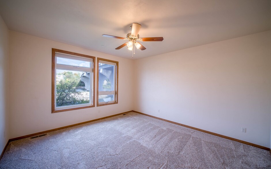 Building Photo - 1141 E Banta Ct