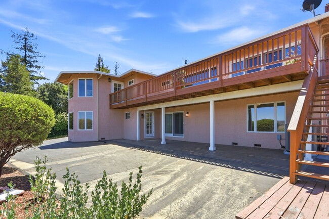 Building Photo - Million Dollar Views! Available Now!