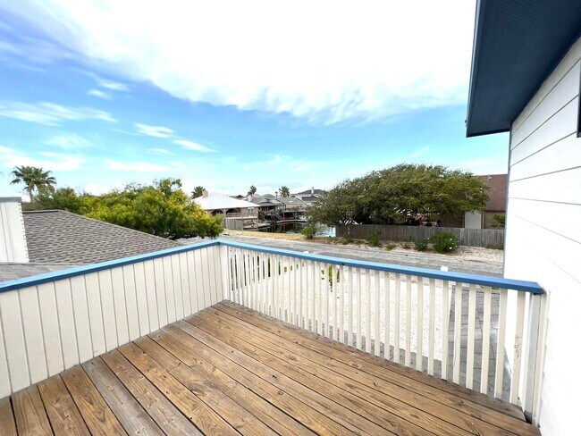 Building Photo - 15334 Barataria Dr