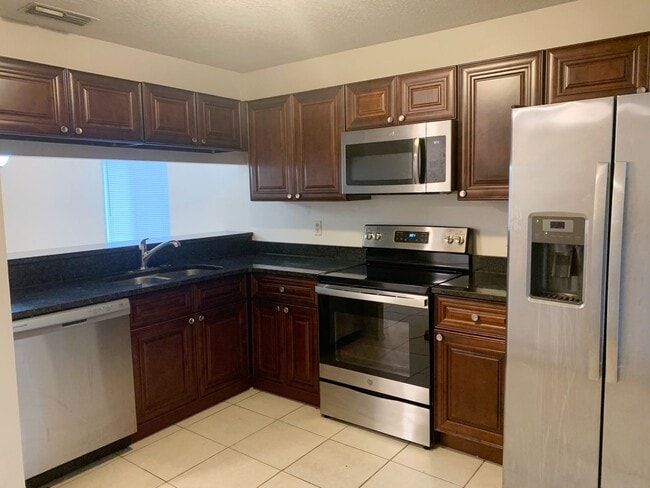 Building Photo - Cozy 3/2 Fenced Home on a Corner Lot