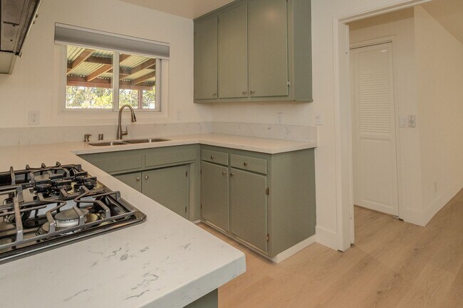 Building Photo - Refreshed Spacious 3 Bed/2 Bath Home in La Mesa!