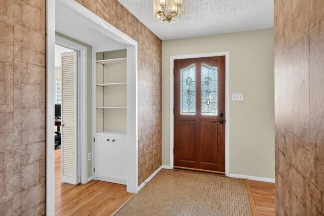 Building Photo - 3210 Cimmaron Ave