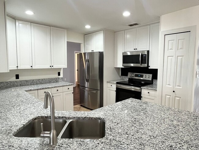 Building Photo - 947 Wages Way