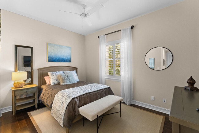 Building Photo - 2864 Tiburon Blvd E