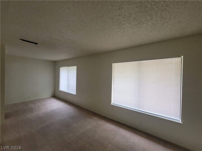 Building Photo - 4760 Woodridge Rd