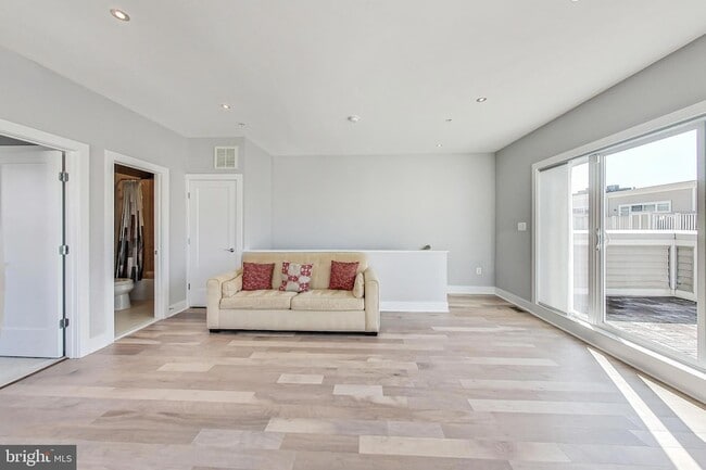 Building Photo - 1458 Piccard Dr