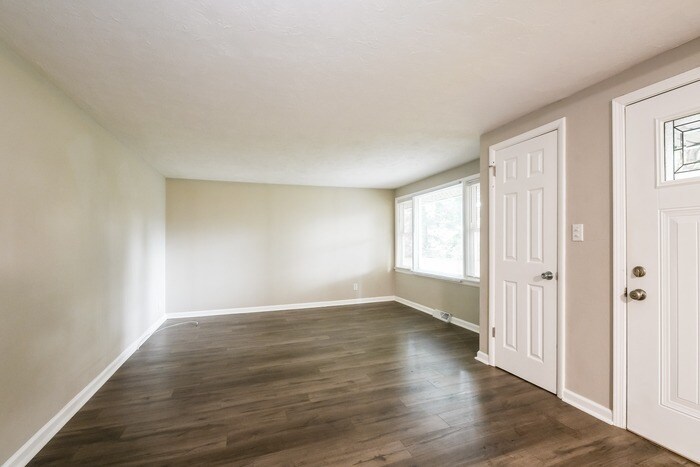 Building Photo - 120 E 75th St