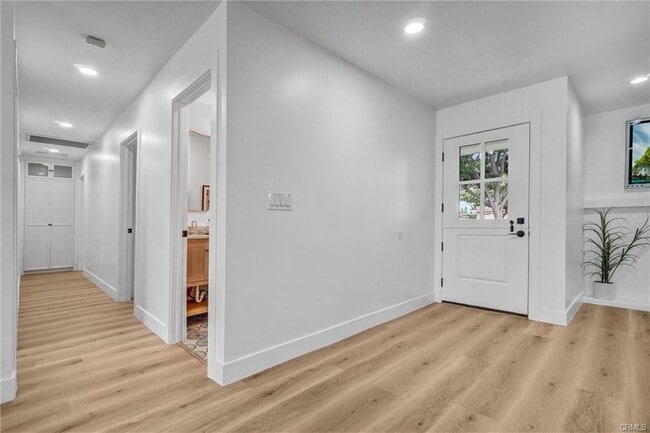 Building Photo - 2842 E Virginia Ave