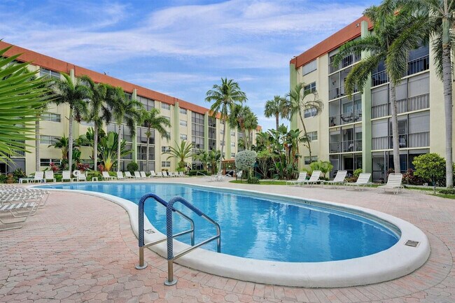 Building Photo - 5300 NE 24th Terrace