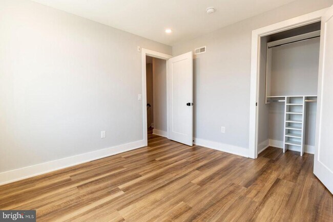 Building Photo - 3965 Lancaster Ave